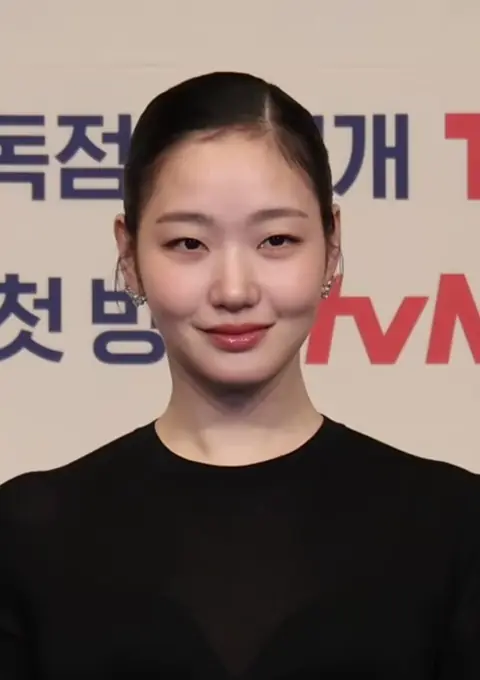 Kim Go-eun at "Yumi's Cells 3" press conference, 7 April 2026 02.png