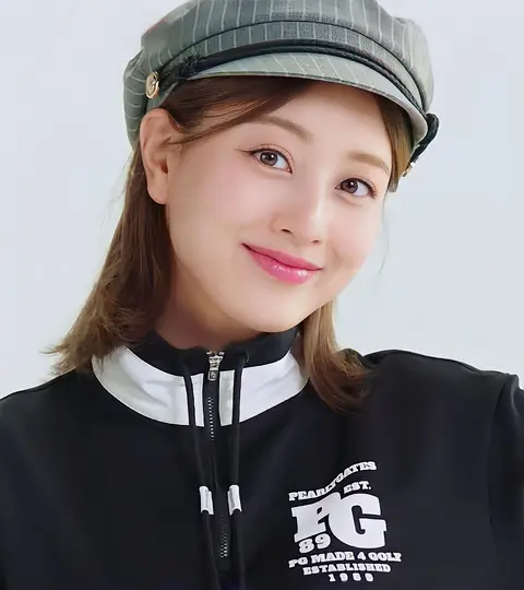 Park Jihyo for Pearly Gates Korea 02.jpg