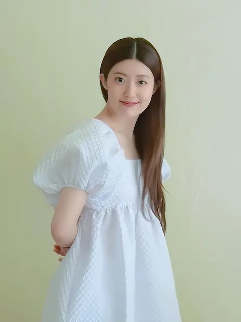 20210818—Nam Ji-hyun 남지현, photo shoot, Marie Claire Korea screenshot (05m44s).jpg