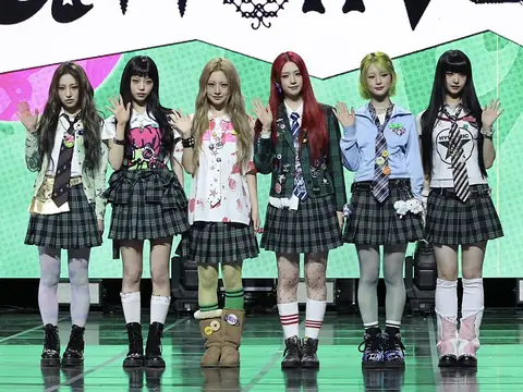 Unchild in April 2026 L–R: Heekie, Tina, Haeun, Yeeun, Ako, and Evon