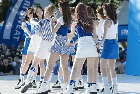 170514 포카리스웨트 30주년 블루런 행사 트와이스 15.jpg