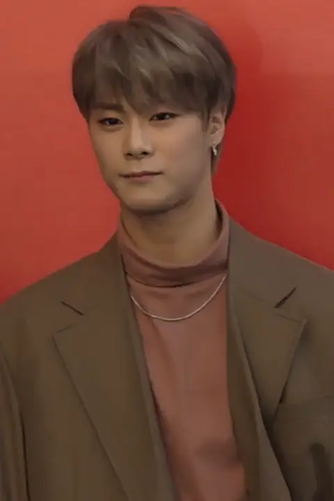 2019 SS 서울패션위크 - Moon Bin 01.png