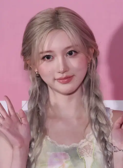 Ive Gaeul at Seoul Fashion Week, 1 September 2025 03 (cropped).png