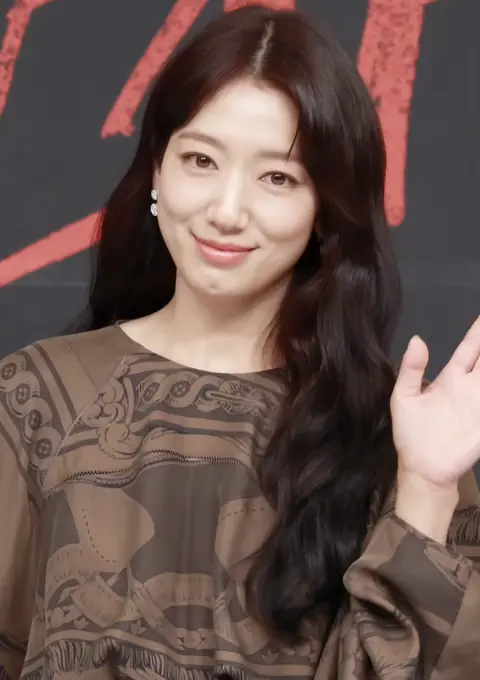 Park Shin-hye in September 2024.png