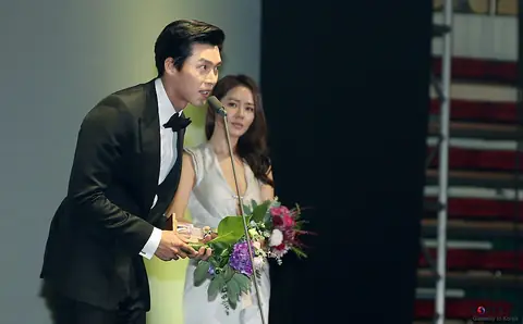 Hyun Bin and Son Yejin at PIFAN 2014.jpg