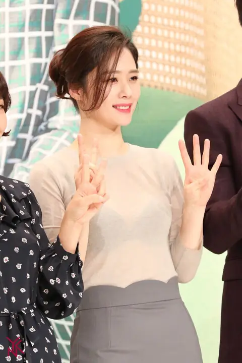 Kim Hyun Joo Press for Miracle We Met 2018.jpg