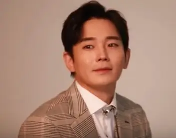 씬플레이빌 3월호 온주완.jpg
