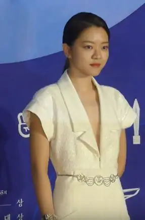 190501 고아성.jpg