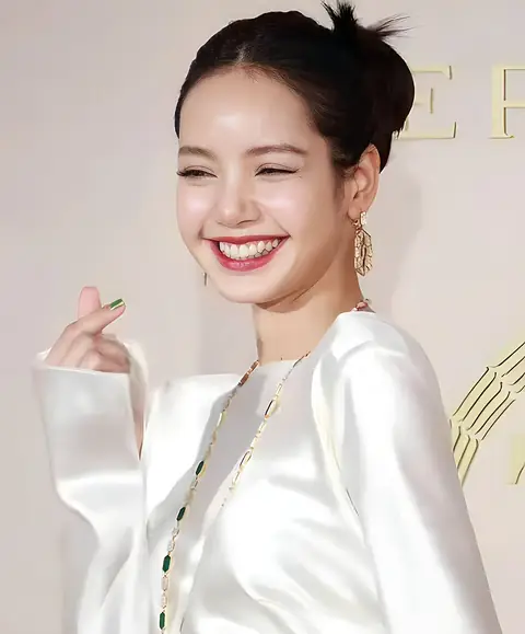 BLACKPINK's Lisa for BULGARI June 2023 0.4.jpg