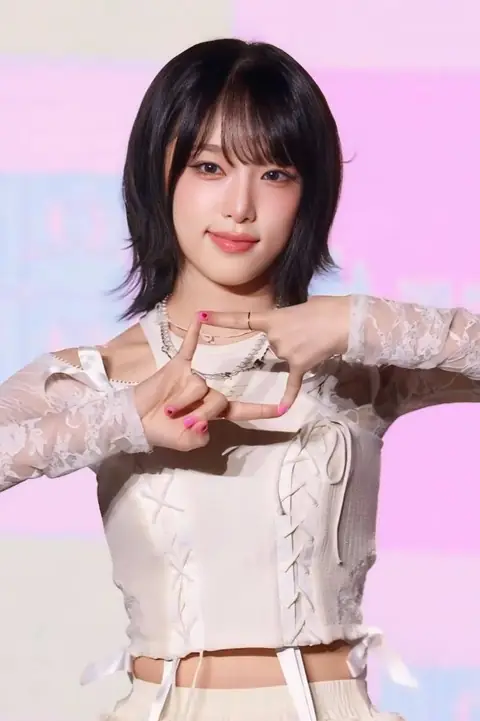 CHOI YENA (최예나) – 2024.09.30 – P2 (cropped).jpg