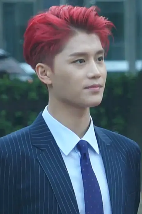 181012 Taeil KBS '뮤직뱅크' 리허설 출근길 직캠 영상.png