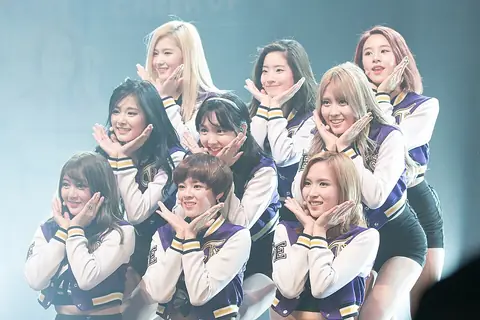 160425 Cheer up 쇼케이스 트와이스.jpg
