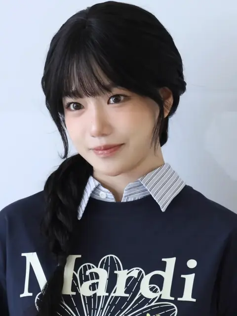 082125 Jo Yuri for Maradi Mercredi photo call 01.png