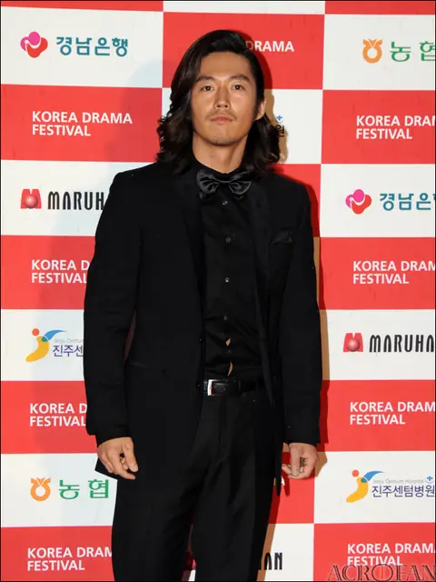 Jang Hyuk from acrofan.jpg