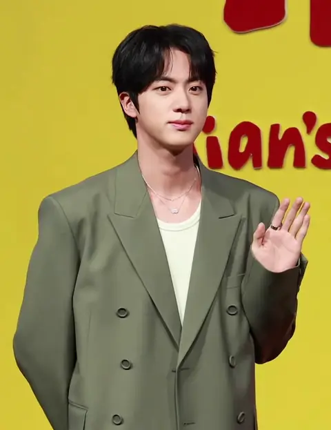 BTS Jin at "Kian's Bizarre B&B" press conference, 15 April 2025 02.png
