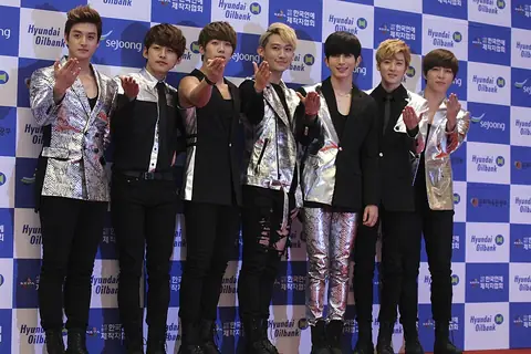 Dari kiri ke kanan: Eli, Dongho, Hoon, AJ, Kiseop, Kevin, Soohyun