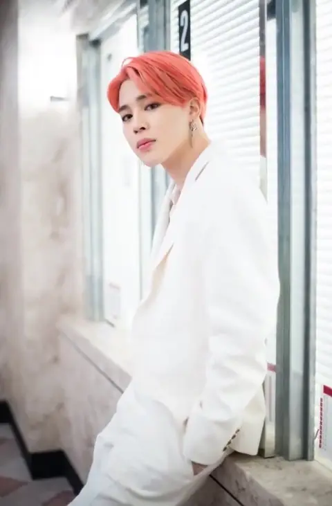 Park Ji-min for Dispatch "Boy With Luv" MV behind the scene shooting, 15 March 2019 06.jpg