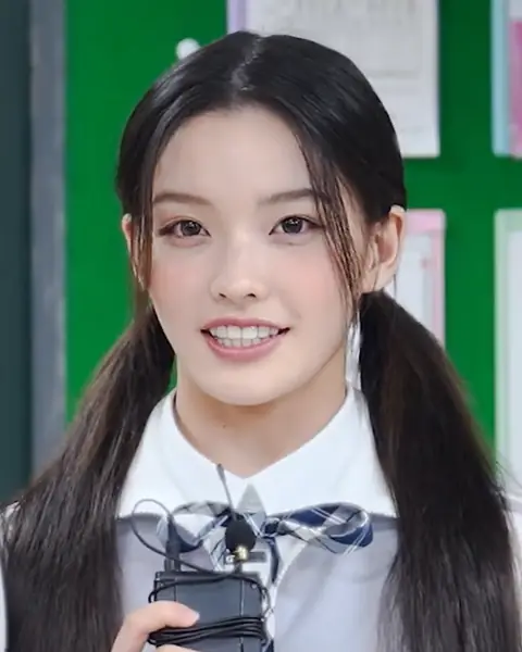 251106 Hokazono Iroha from ILLIT.png