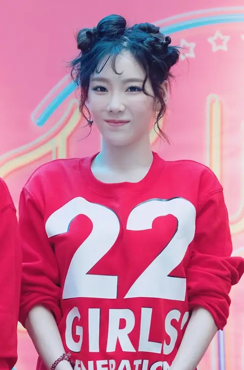 170813 IFC몰 노스아트리움 소녀시대 팬사인회 태연 02.jpg