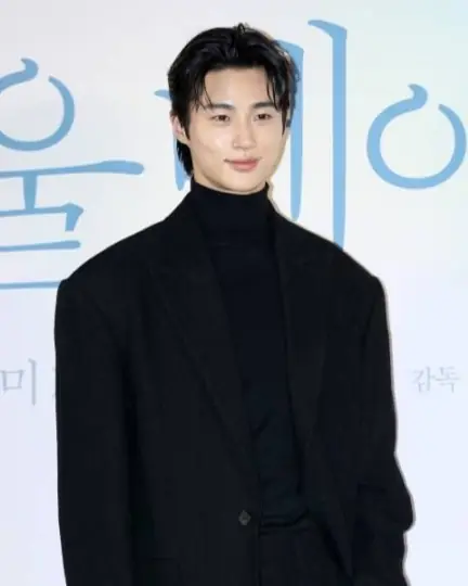 Byeon Woo-seok 변우석 in February 2023.jpg