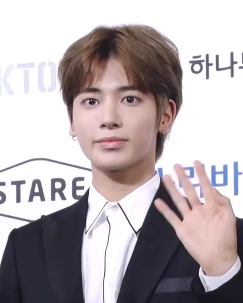 Kang Tae-hyun at Soribada Awards on August 23, 2019.png