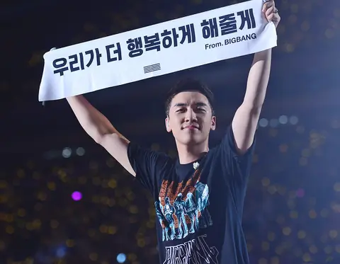 Seungri - 0.TO.10 in Seoul.jpg