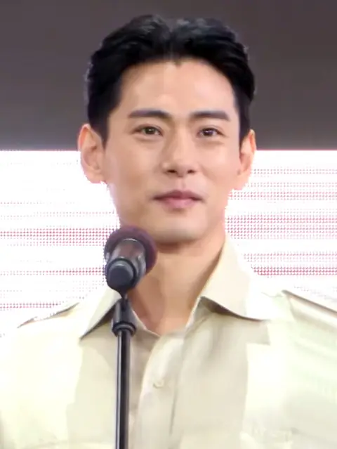 Teo Yoo in Oct 2019.jpg