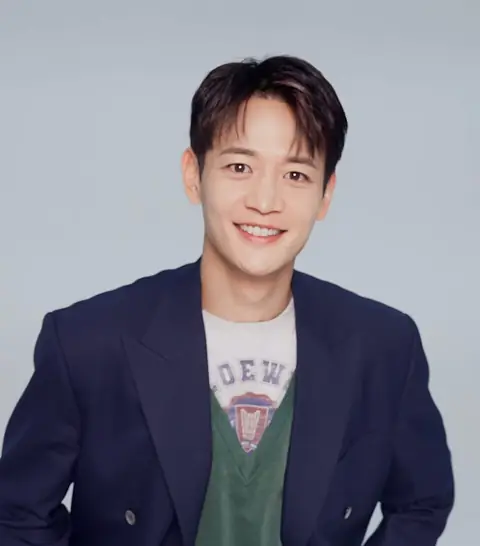 2025-09-26 Choi Min-ho for Marie Claire Korea 02 (cropped).jpg