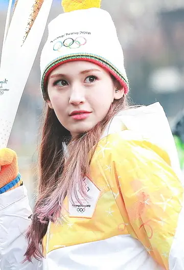180113 성화봉송 소미 (cropped).jpg