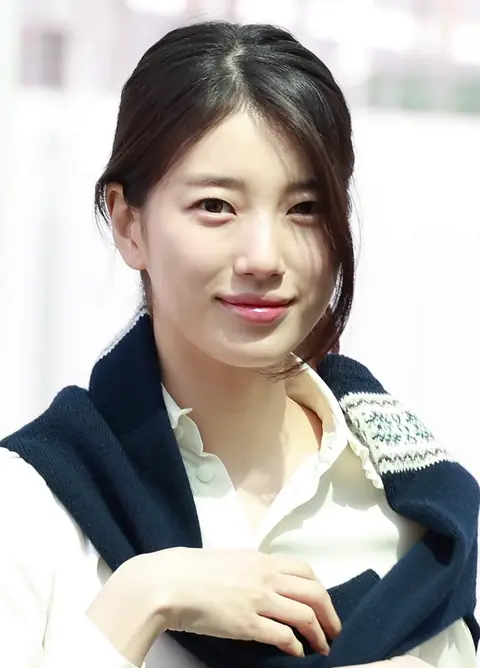 Suzy departing from Incheon Airport, 26 March 2025 01.png