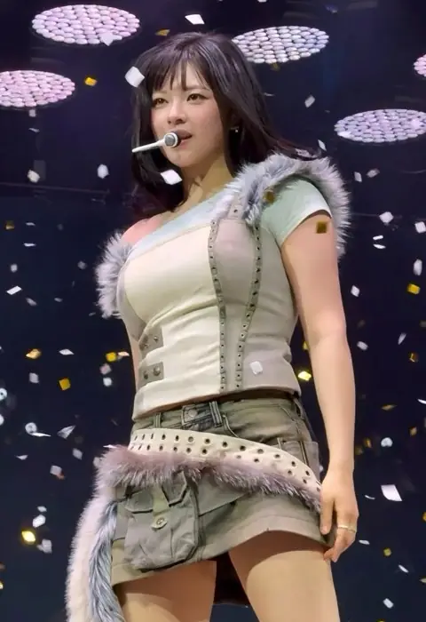 Jeongyeon TWICE This Is For World Tour Bangkok 정연 트와이스 (cropped).jpg