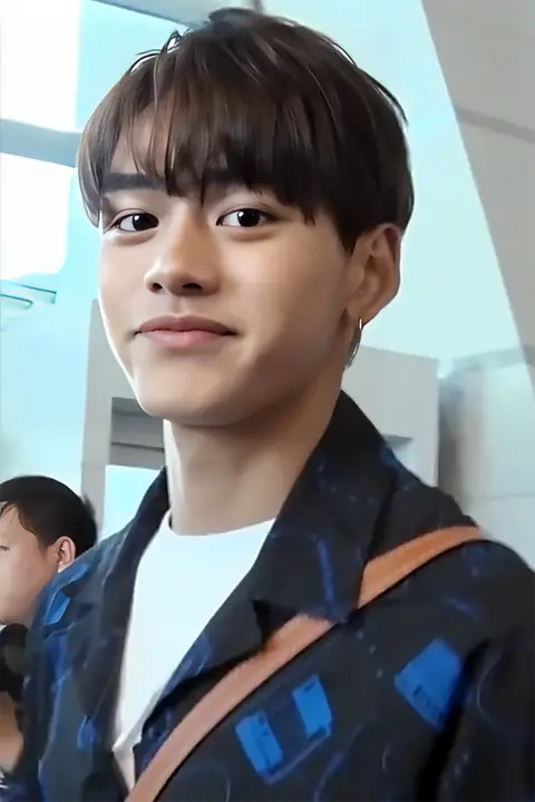 Lucas Wong at Incheon International Airport, South Korea, May 2019 02.png