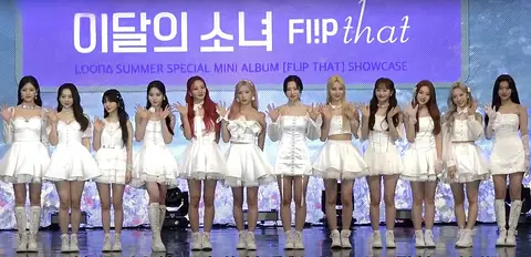 LOONA (이달의 소녀) Flip That Media Showcase (upscale).jpg