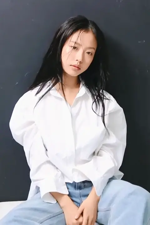 고민시와 함께한 뷰티화보 01.png