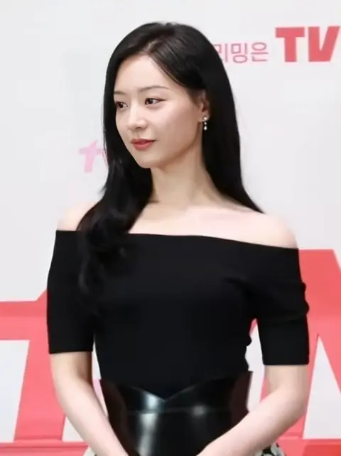 눈물 의 여왕' 제작발표회 - 김지원 (Kim Ji Won).png