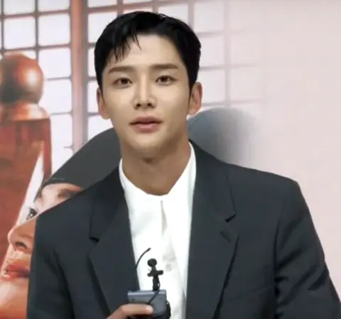 211014 로운.png