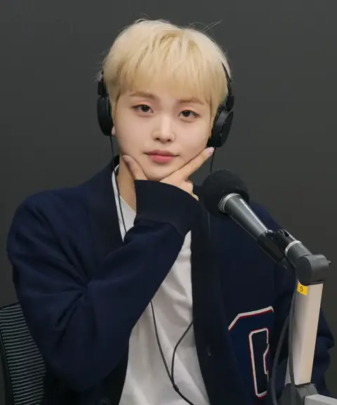Hyeong Jun 220402 SBS Radio.png