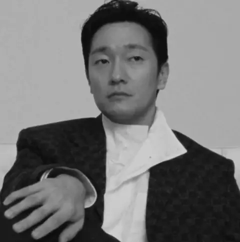 20220722 Son Seok-koo 손석구 Marie Claire Korea (2).jpg