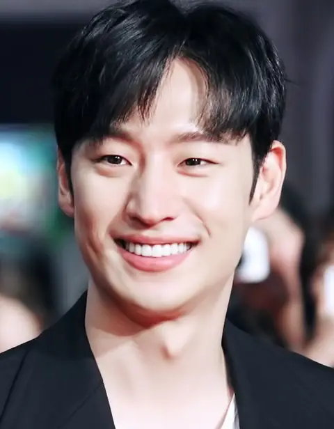 Lee Je-hoon at KAFA 10th anniversary, 1 September 2016 01.jpg