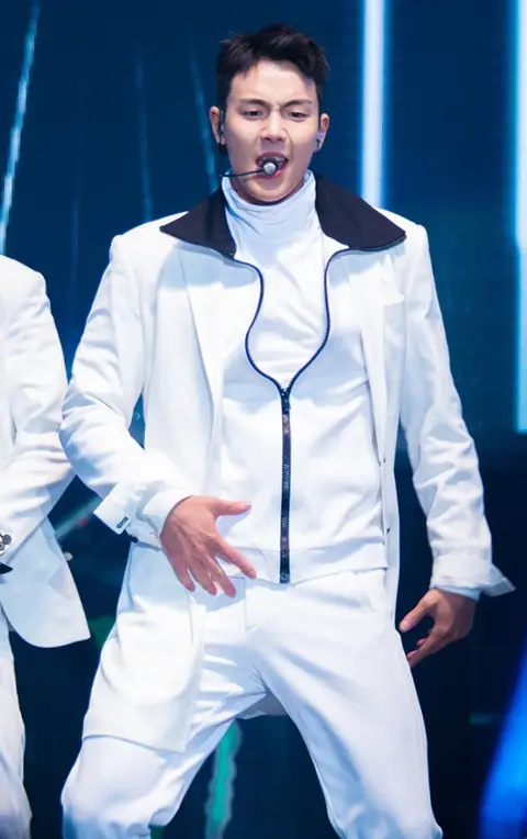 Shownu at Old School Public Broadcasting in October 2016.jpg