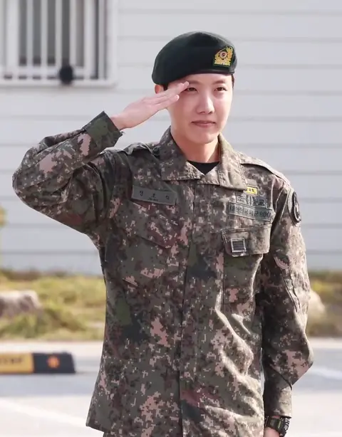 BTS J-Hope military discharge, 17 October 2024 01.png