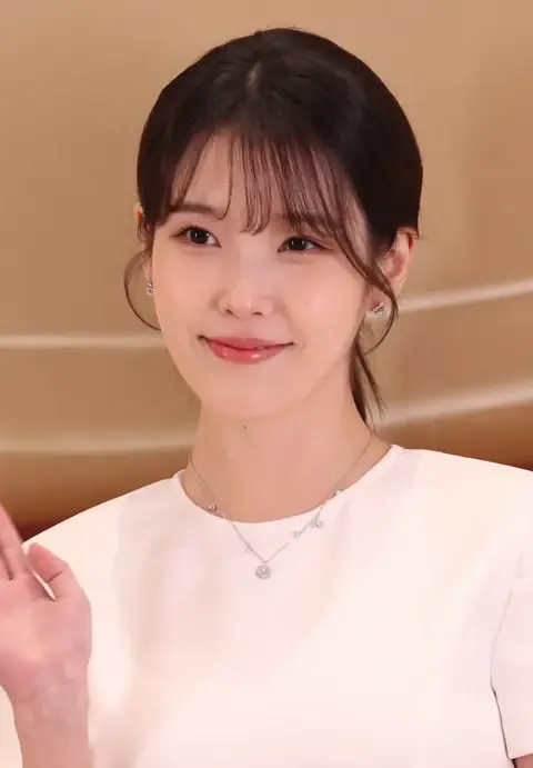 IU at the Estée Lauder launch event, 26 February 2026 (7).png