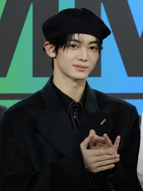 Hanjin of TWS at the 2024 Melon Music Awards.png