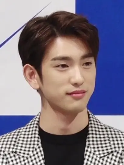 Park Jin-young (1994) at "He Is Psychometric" press conference, 5 March 2019 04.jpg