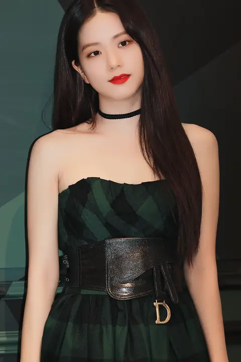 Kim Ji-soo at the Dior Pop-Up Store Opening Event on August 19, 2019 (6).png